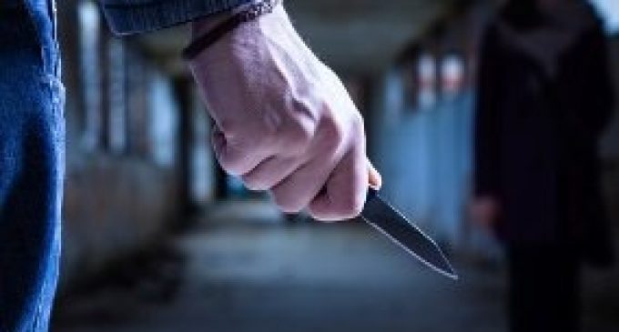В Днепре в ходе драки неизвестный ножом смертельно ранил мужчину