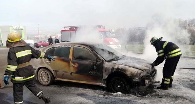 Под Днепром мужчина получил ожоги, когда пытался спасти свое авто, – ФОТО