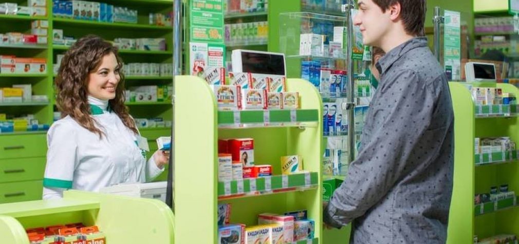 Днепряне требуют ввести особый режим продажи лекарств в аптеках на период карантина