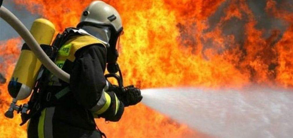 В Днепропетровской области горел магазин: спасатели час тушили огонь