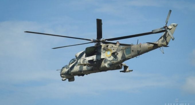 В Днепр военным вертолетом эвакуировали двух раненных бойцов
