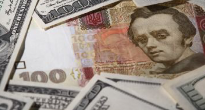 Падение гривны: что будет с курсом доллара в Украине