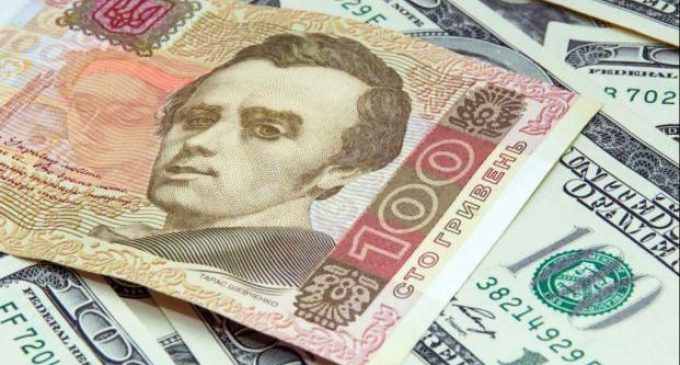 Эксперты советуют не менять национальную валюту на доллары
