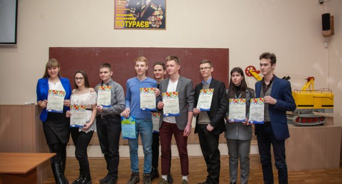На Днепропетровщине избрали 335 лучших юных ученых области, – ФОТО