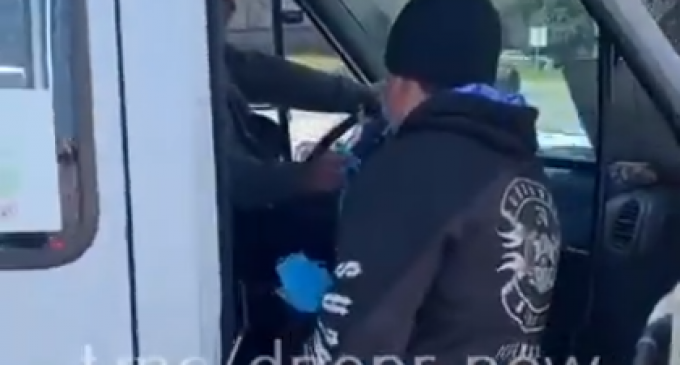 “Защити водителя”: В Днепре волонтеры раздавали маски работникам общественного транспорта, – ФОТО, ВИДЕО