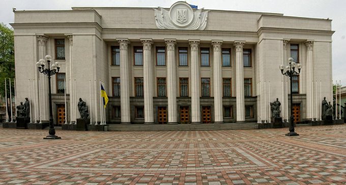 Верховная Рада отныне открыта только для парламентариев, – Разумков