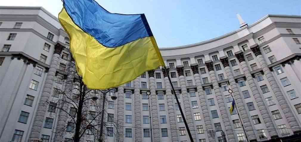 Кабмин уволил руководителей таможенной и налоговой служб