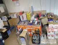 Под Днепром в двух магазинах нашли нелегальные сигареты из России и суррогатный алкоголь, – ФОТО