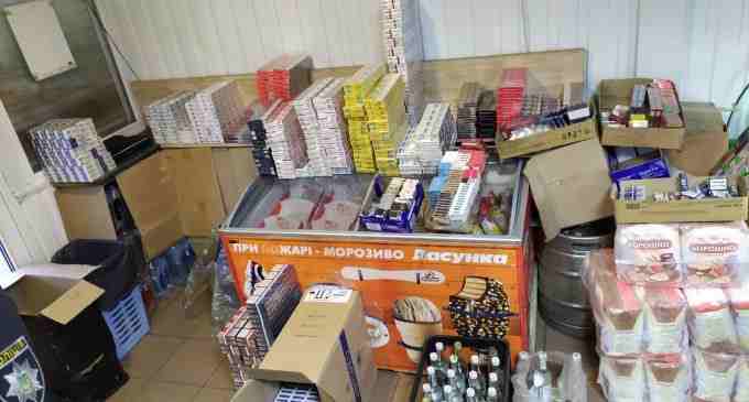 Под Днепром в двух магазинах нашли нелегальные сигареты из России и суррогатный алкоголь, – ФОТО