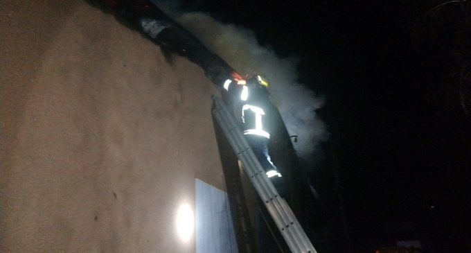 На Днепропетровщине спасатели час боролись с пожаром в спорт-баре, – ФОТО