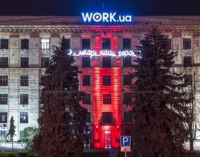 В центре Днепра подсветили здания для помощи врачам, – ФОТО
