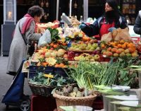 В Украине жители просят открыть продуктовые рынки