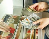 ПриватБанк приостановил покупку и продажу наличной валюты