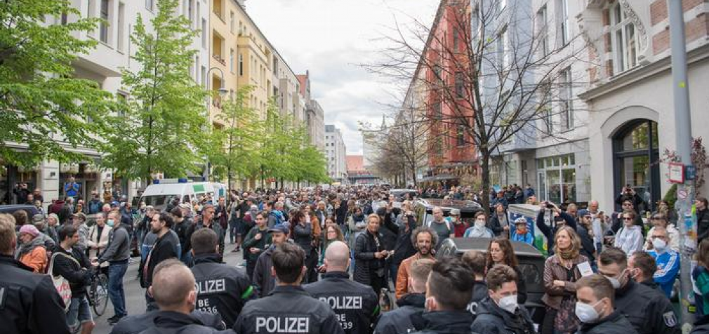 В Берлине – массовые акции протеста против карантина