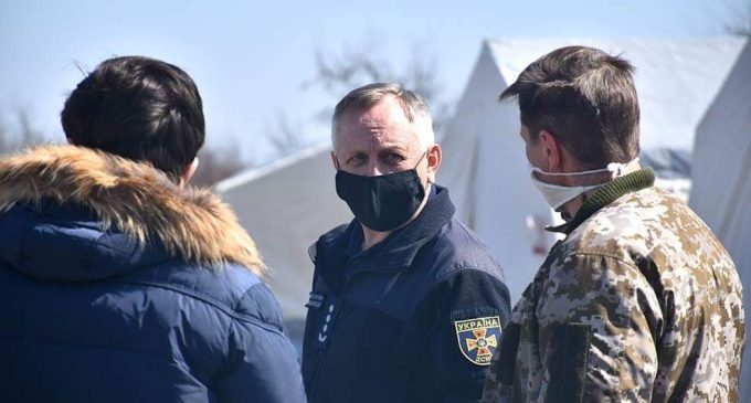 Под Днепром спасатели установили палаточный городок для обсервации сотни людей, – ФОТО