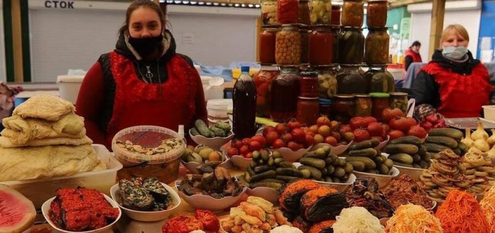 Минэкономики собирается снова открыть продовольственные рынки