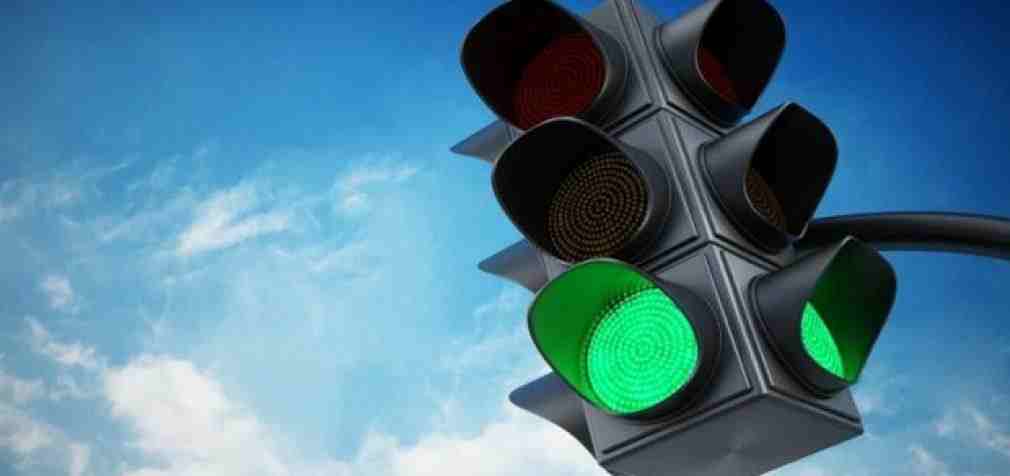 В Днепре просят установить новый светофор и асфальтировать одну из улиц