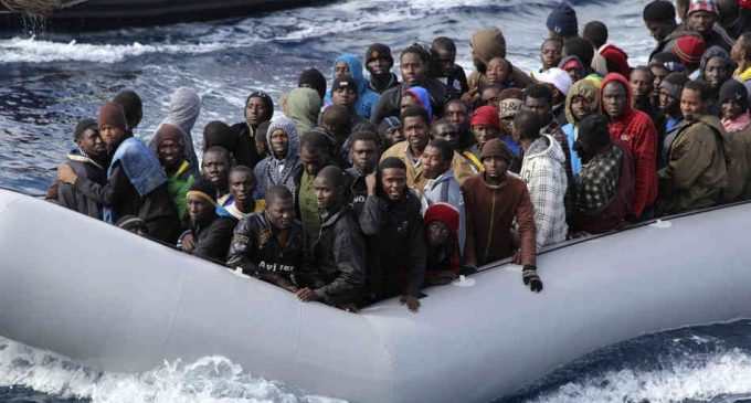Сотни мигрантов, несмотря на пандемию, пытаются покинуть Ливию