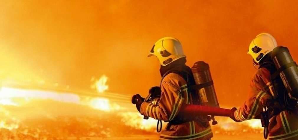 Под Днепром пожарные тушили горящий бензовоз, – ФОТО