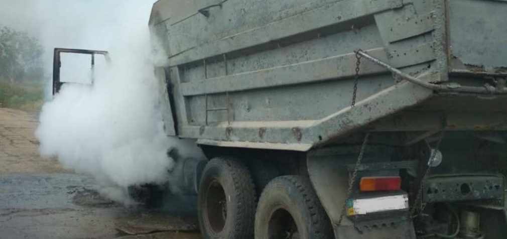 В Днепропетровской области на трассе во время движения загорелся грузовик, – ФОТО