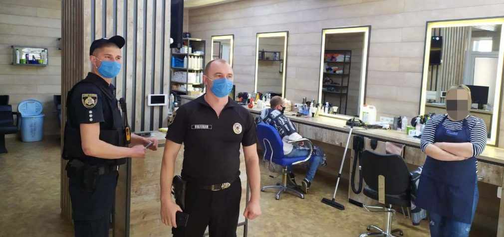 Под Днепром незаконно работали магазины и парикмахерская, нарушая карантин, – ФОТО