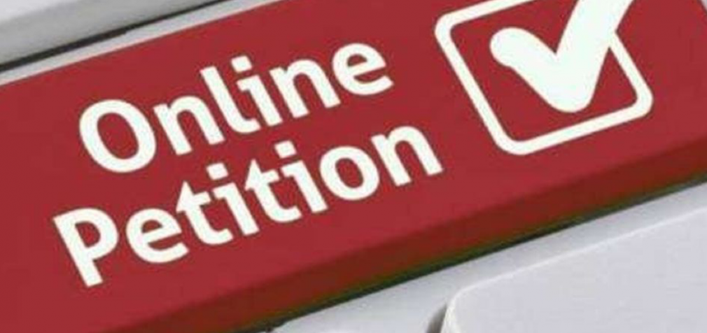 В Украине требуют запретить Facebook