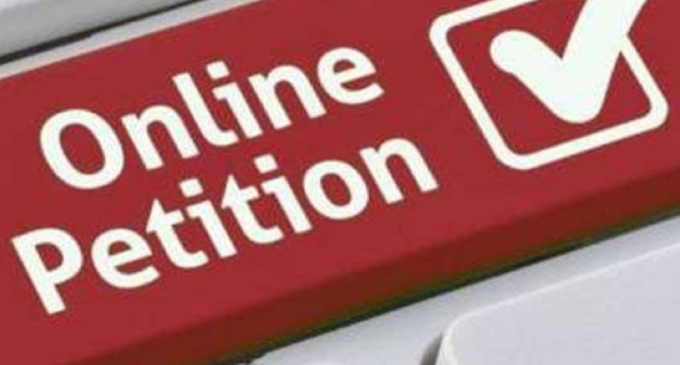 В Украине требуют запретить Facebook