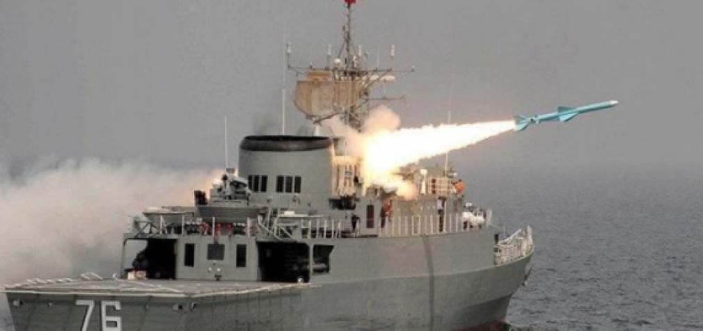 Иранские военные во время учений потопили свой же корабль