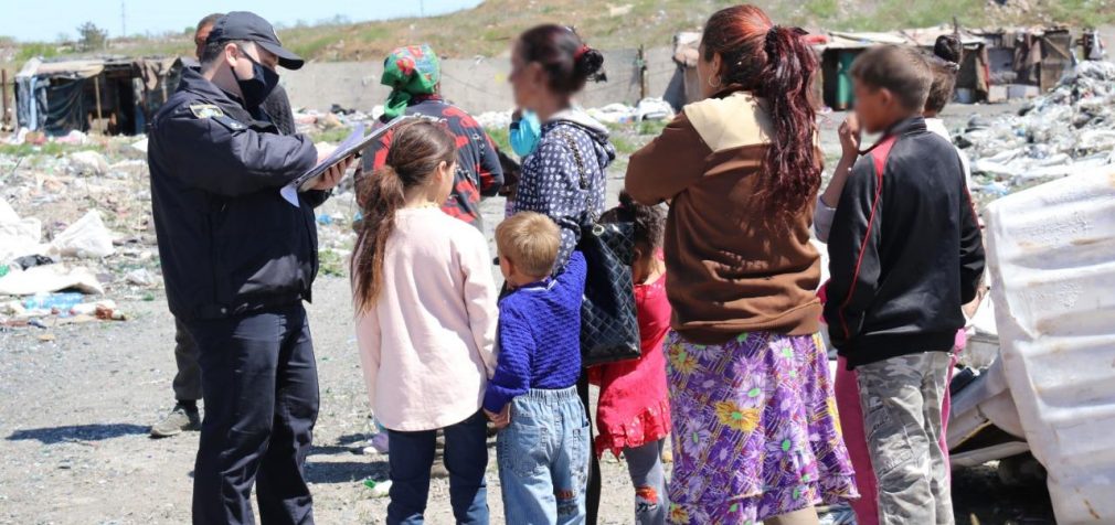 В Херсоне на свалке в лачугах жили заробитчане с детьми
