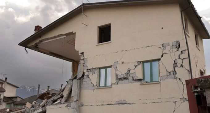 В Иране произошло мощное землетрясение: есть жертвы