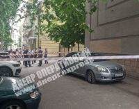 Подсел в машину и угрожал пистолетом: в центре Днепра у мужчины украли 4 миллиона гривен, – ФОТО