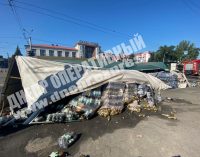 В Днепре на скорости перевернулась фура с пивом: пострадал водитель, – ВИДЕО