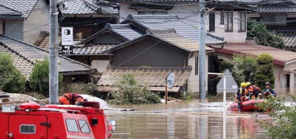 В Японии жертвами наводнений стали уже около сорока человек