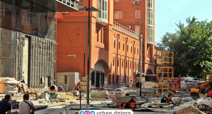Искуственный ручей и новая плитка: как реконструируют улицу Южную в Днепре, – ФОТО