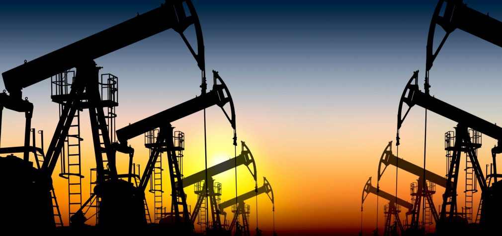 Нефть постепенно дешевеет после резкого подъёма