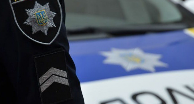 “Снова в школу”: в Днепре пятеро несовершеннолетних парней ночью пытались проникнуть в учебное заведение