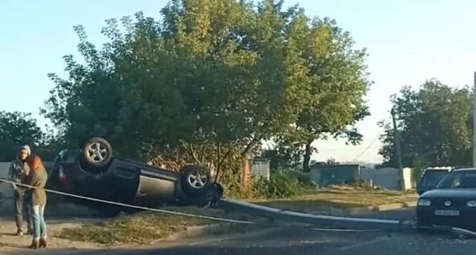 ДТП в Днепре: на улице Криворожской перевернулась машина, – ФОТО, ВИДЕО