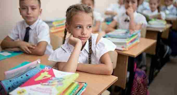 Новый ученический в Днепре: зачем горсовет собирает данные о родственниках школьников