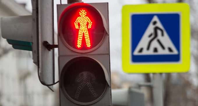 “Крик души”: днепряне просят установить пешеходный светофор на Калиновой