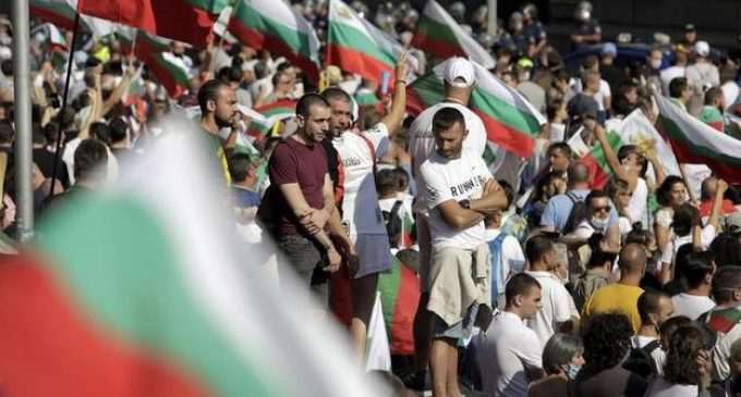 В Болгарии ранены 55 демонстрантов, протесты продолжаются