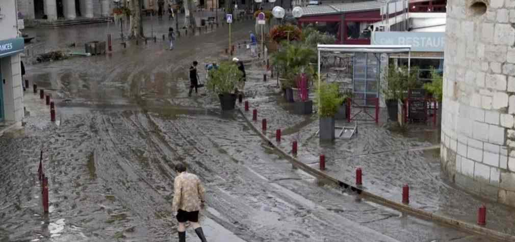 Во Франции – сильные ливни, люди без воды и электричества