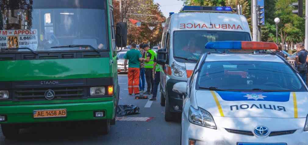 В центре Днепра автобус сбил насмерть женщину-пешехода, – ФОТО, ВИДЕО МОМЕНТА