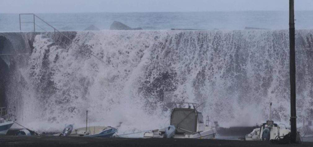 Японию накрыл второй тайфун за неделю, в Судане наводнения