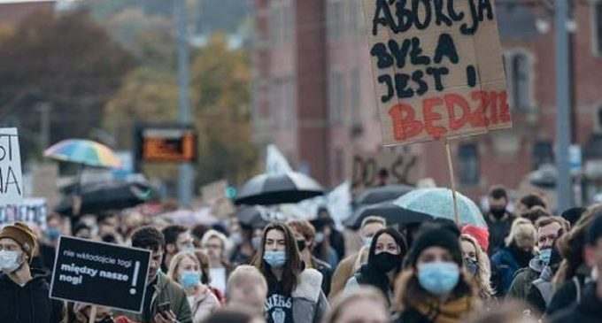 В Польше не утихают протесты против ограничения абортов