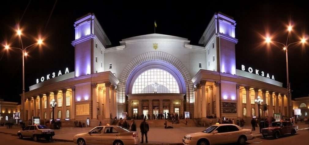 Как менялся центральный железнодорожный вокзал в Днепре, – ФОТО