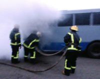 Под Днепром на ходу загорелся автобус, – ФОТО