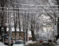 В Днепр пришёл снег: на дорогах работает спецтехника