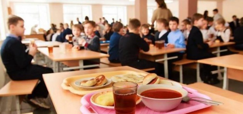 Без кофе, колбасы и меньше соли: с 1-го января в школах Днепра должны изменить питание
