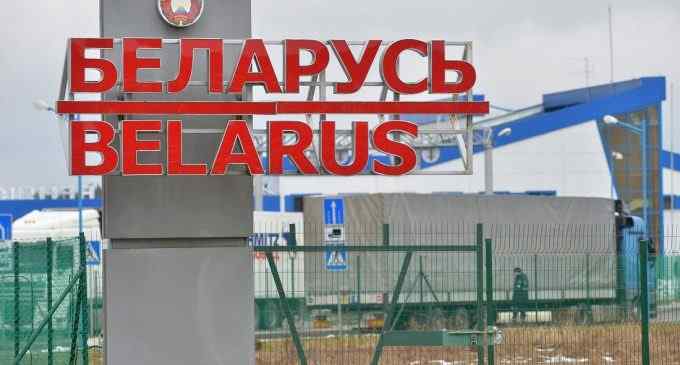 Беларусь запретила гражданам выезжать за её пределы