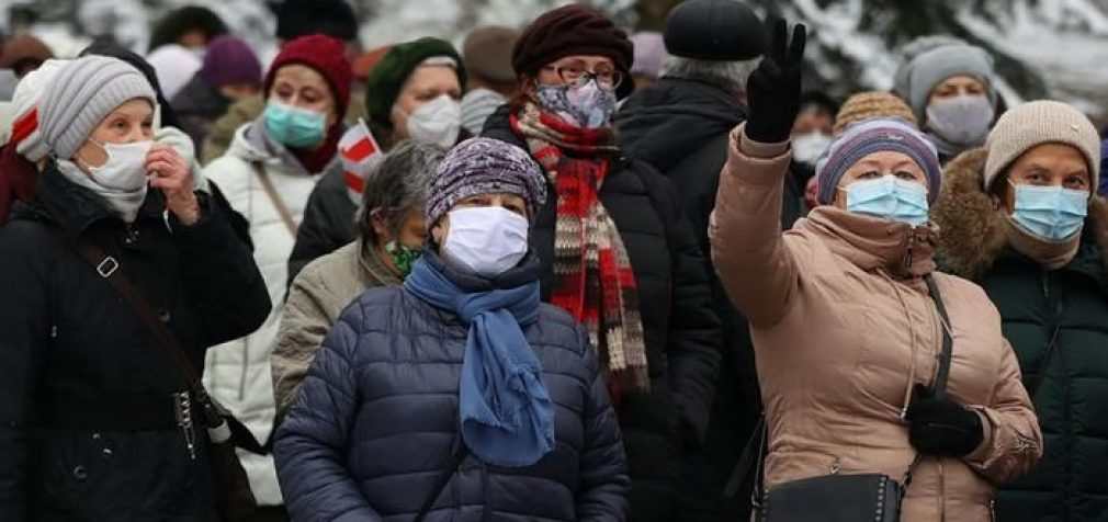 В Минске силовики противостояли бабушкам и дедушкам